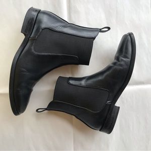 EVERLANE – Italian Leather Square Toe Chelsea Boot